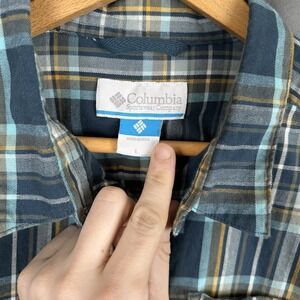 Columbia Blue Plaid Long Sleeve Button Up Shirt‎ Large